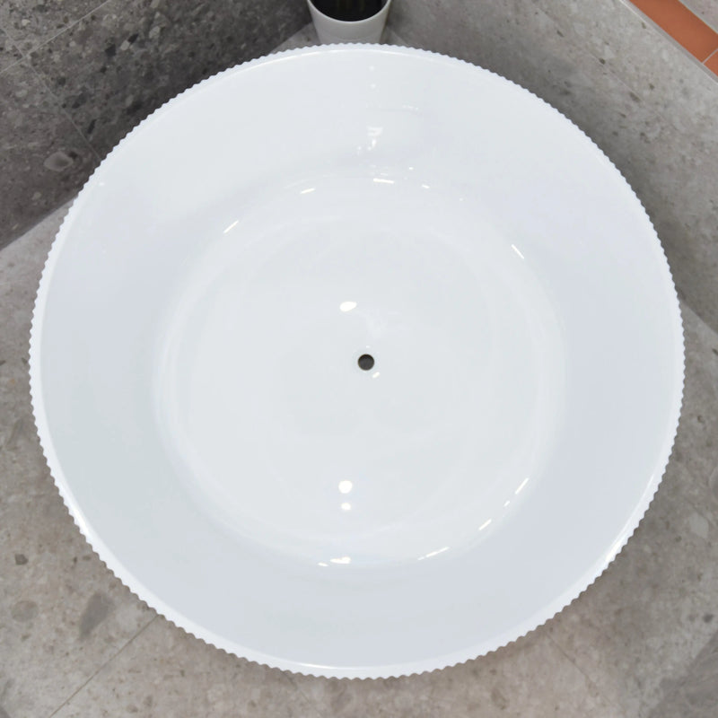 Victoria V-Groove 1500mm Round Matte White Freestanding Bath PS